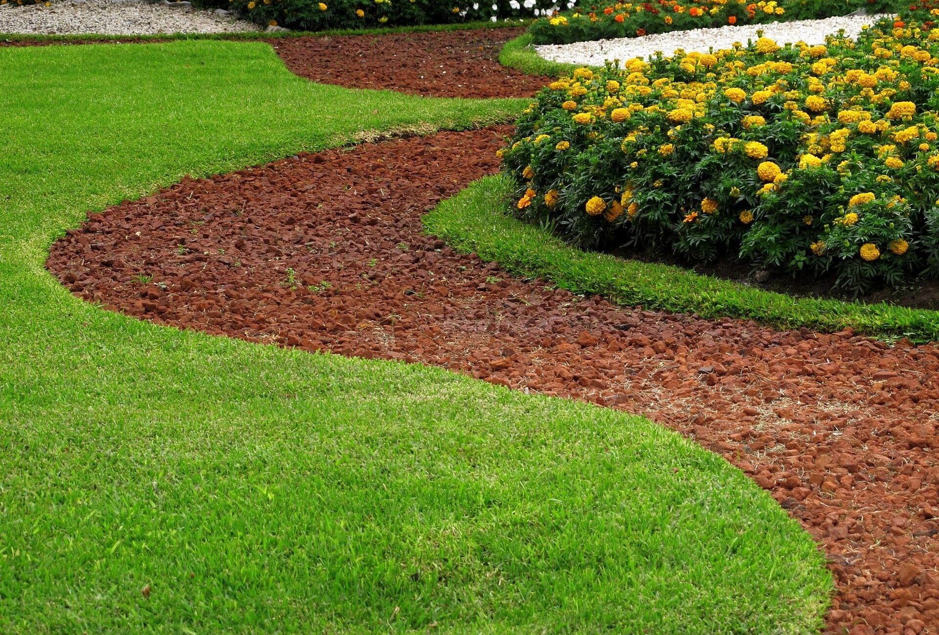 Adding Mulch or Rock to Garden Beds | Decorative Mulch and Rock Installation | Eden Edge Lawn Care | Winter Garden and Windermere Experts | EdenEdgeLawnCare.com